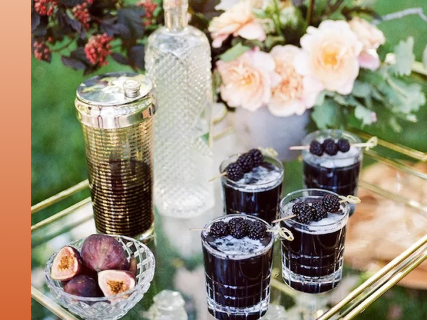 Fall wedding drinks with blackberries